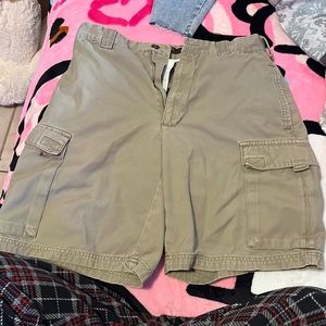Perry Ellis khaki cargo shorts
